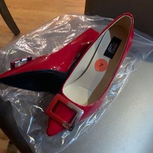 Jones New York 2-inch pump